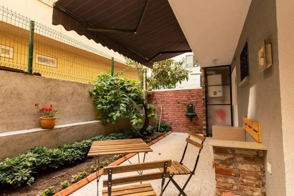 Стамбул: Yakamoz 2 BR Stylish House with garden in Kadikoy