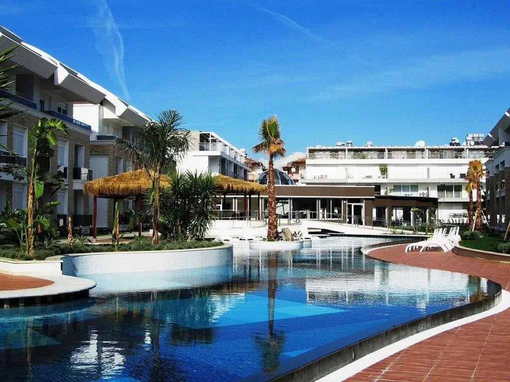 Манавгат: Tropical Gardens a 2 bed private home Sleeps 5 persons with sofa bed in lounge