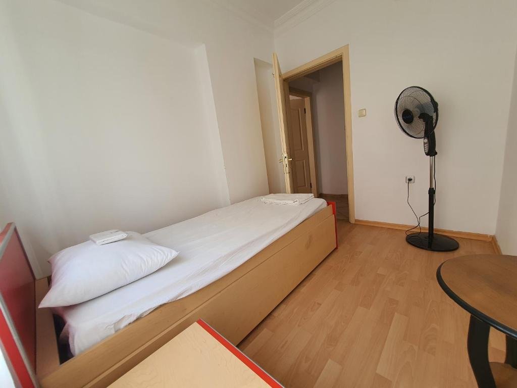 Анталья: 2+1 100m2 2 WC Near sea side 300m 100mbs wifi