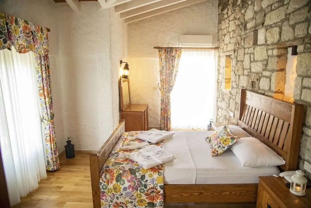 Чешме: Aymesev Tas Otel