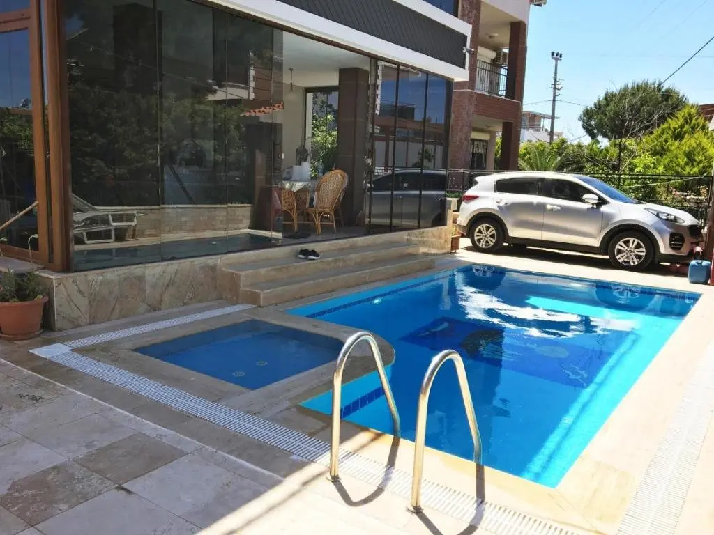 Дидим: Havuz garaj deniz barbekü, 4 oda 3 banyo klimalı villa , Bahçesinde organik meyve sebze sizi bekliyoruz