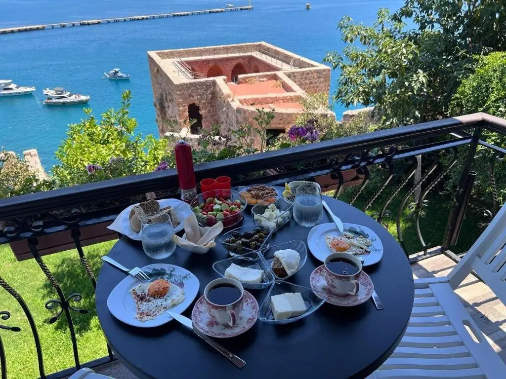 Аланья: Escape to History in a Stunning Stone House with Garden and Sea View in the Heart of Alanya