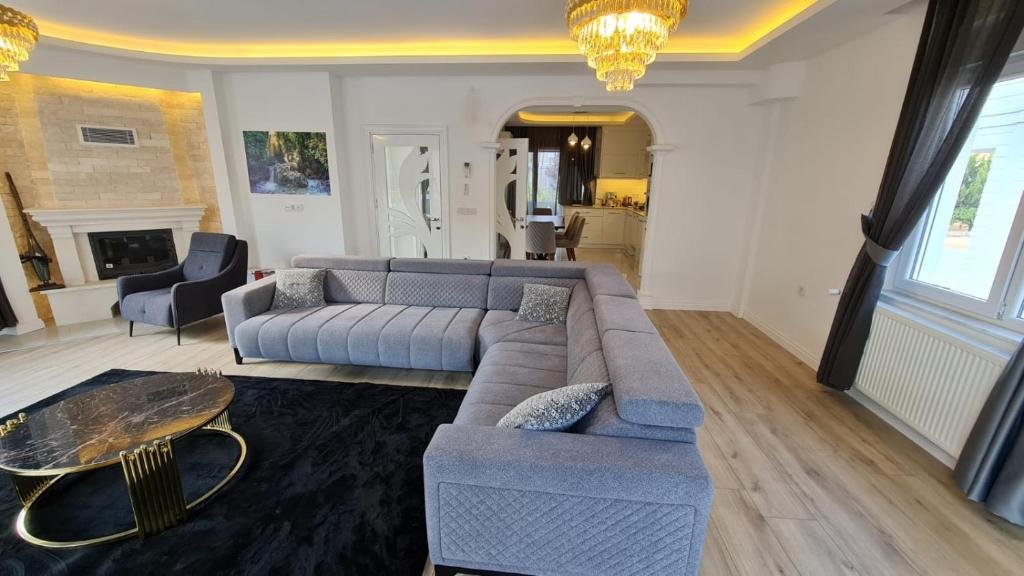 Анталья: orman manzaralı havuzlu villa