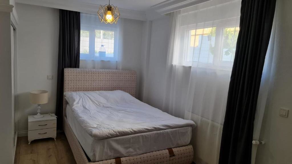 Анталья: orman manzaralı havuzlu villa