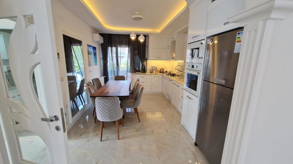 Анталья: orman manzaralı havuzlu villa