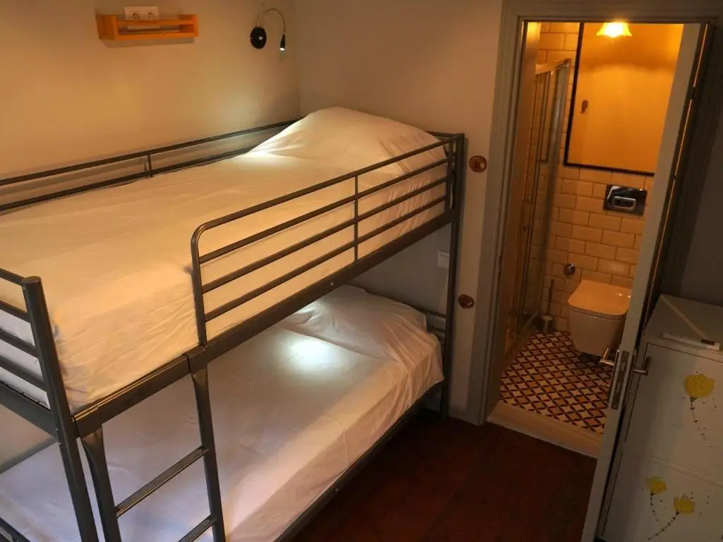 Стамбул: Tilas - Rooms in 19th Century Wooden Townhouse,Kadikoy