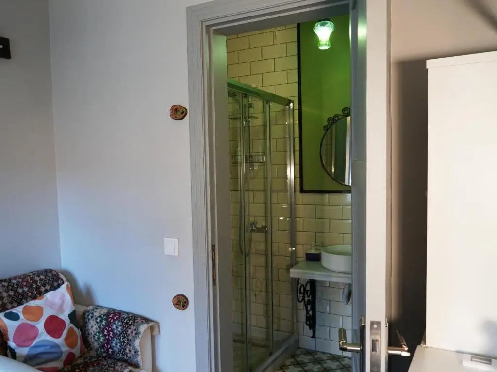 Стамбул: Tilas - Rooms in 19th Century Wooden Townhouse,Kadikoy
