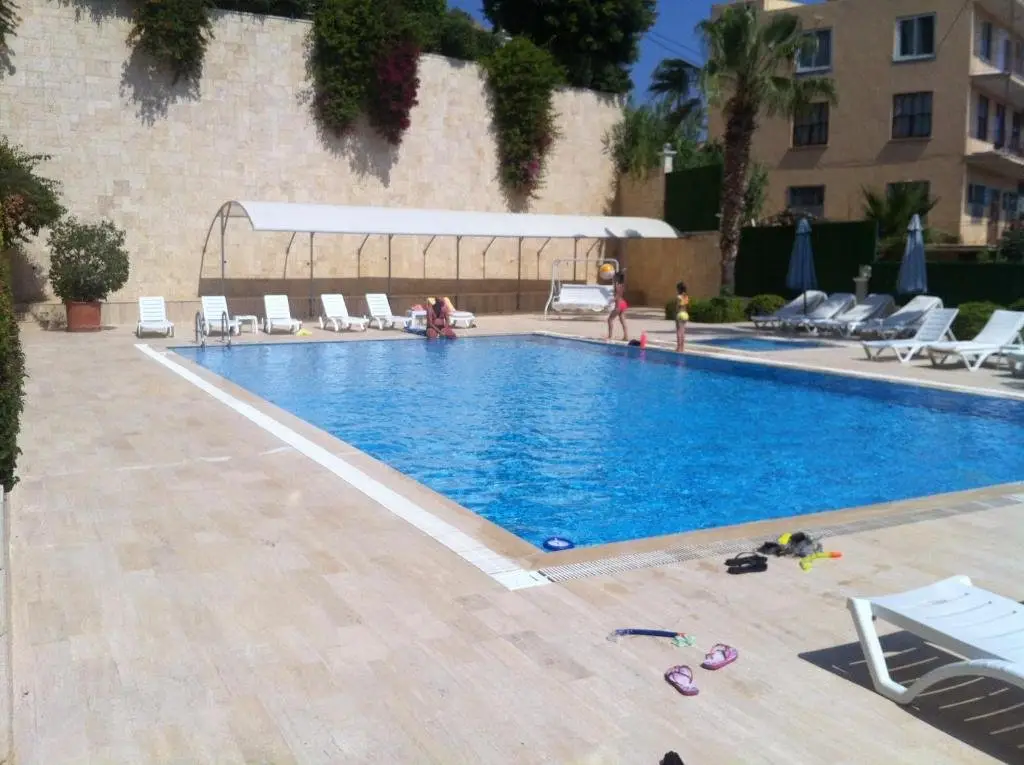 Аланья: Dinek mahallesi,Eski Antalya yplu cad.,Uygun Cleopatra 3 Sitesi no:59 Blok:E daire:2
