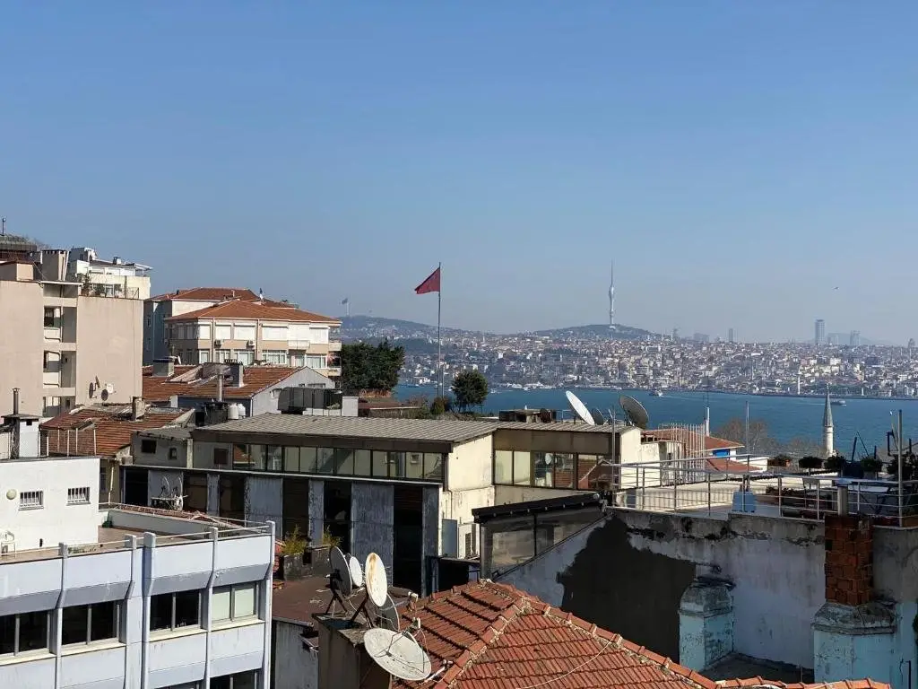 Renewed Apartment in Cihangir 2+1 Bosphorus View — фото 1
