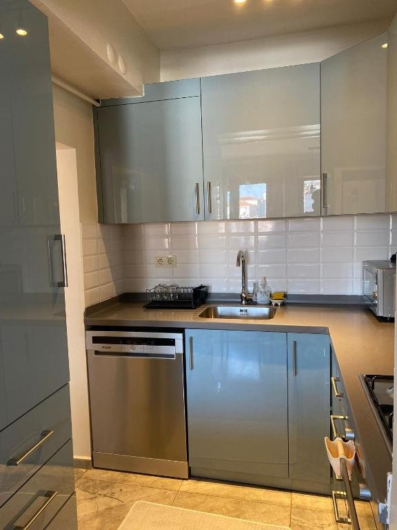 Стамбул: Renewed Apartment in Cihangir 2+1 Bosphorus View