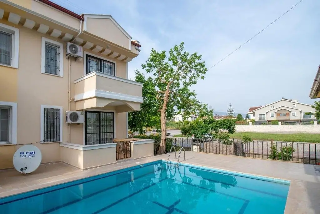Фетхие: Sahile Yakın Havuzlu Villa 6+2 kişilik