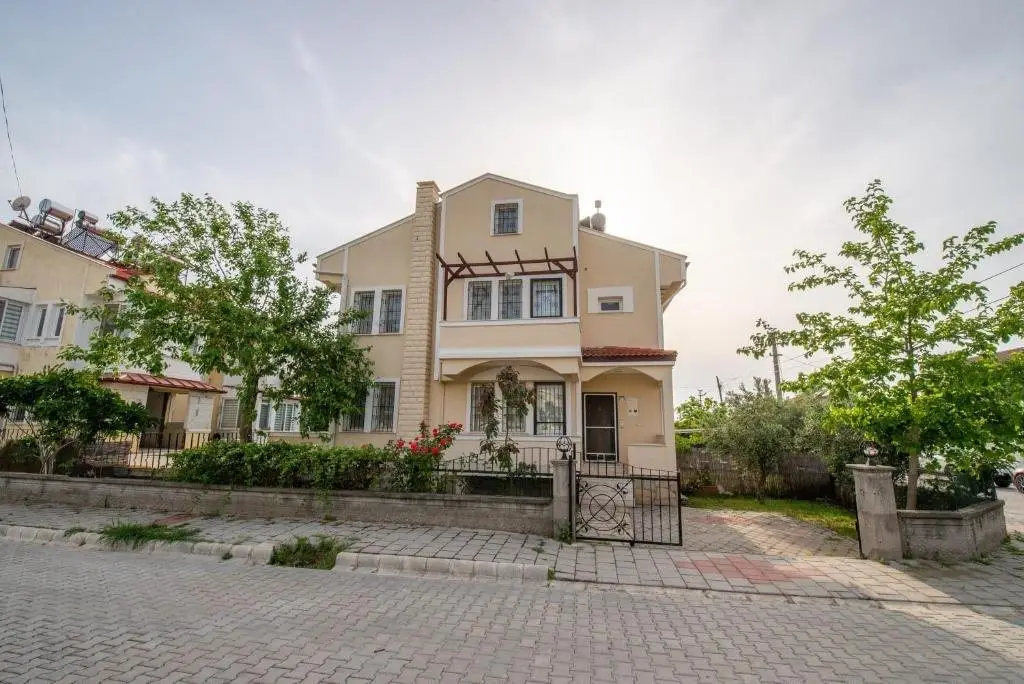 Sahile Yakın Havuzlu Villa 6+2 kişilik — фото 1