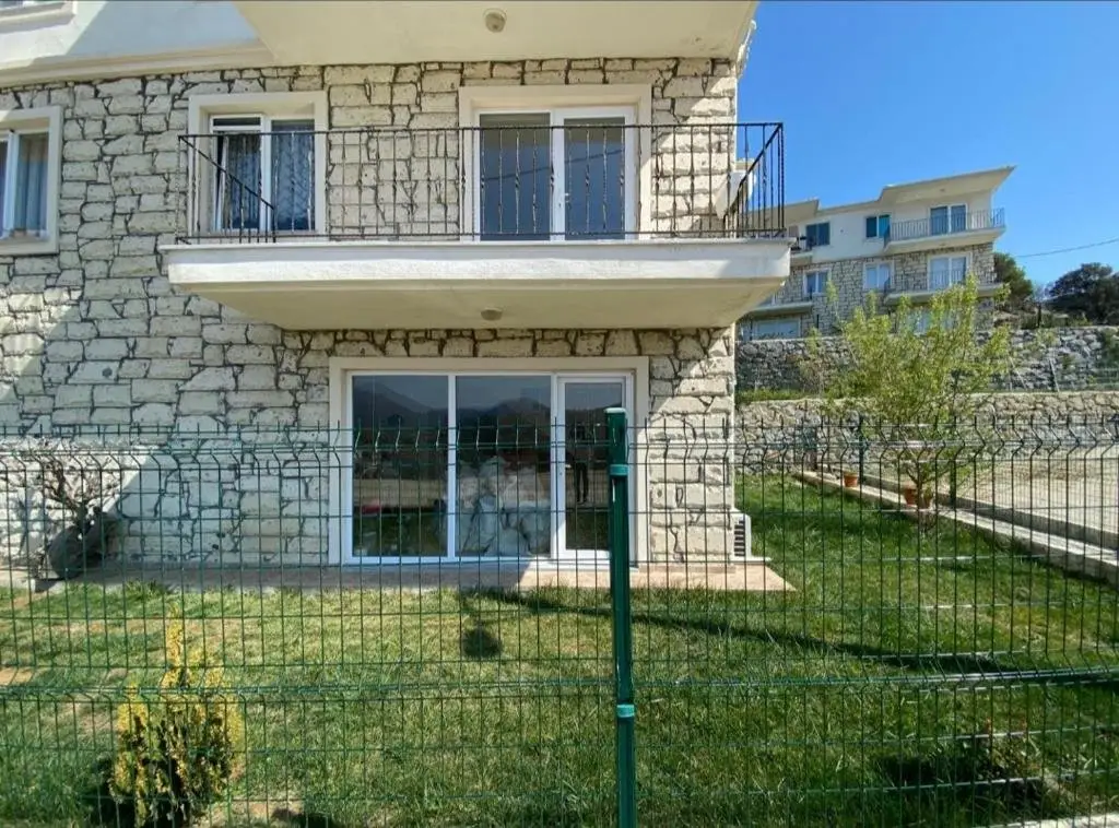 Зейтинликой: Özel bahçeli 3+1 dubleks villa, merkeze yakın