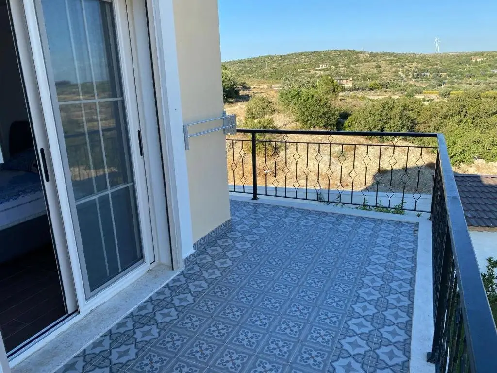 Чешме: Çeşme'De Havuzlu,Doğa Ve Deni̇z Manzarali Lüx Vi̇lla