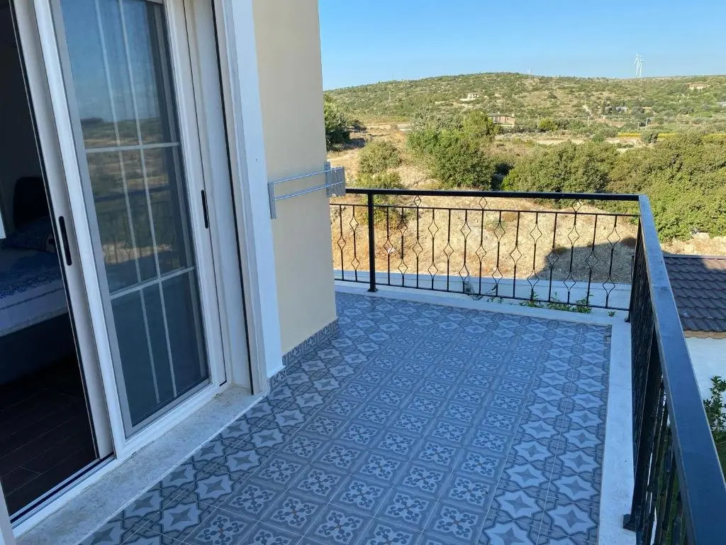 Чешме: Çeşme'De Havuzlu,Doğa Ve Deni̇z Manzarali Lüx Vi̇lla