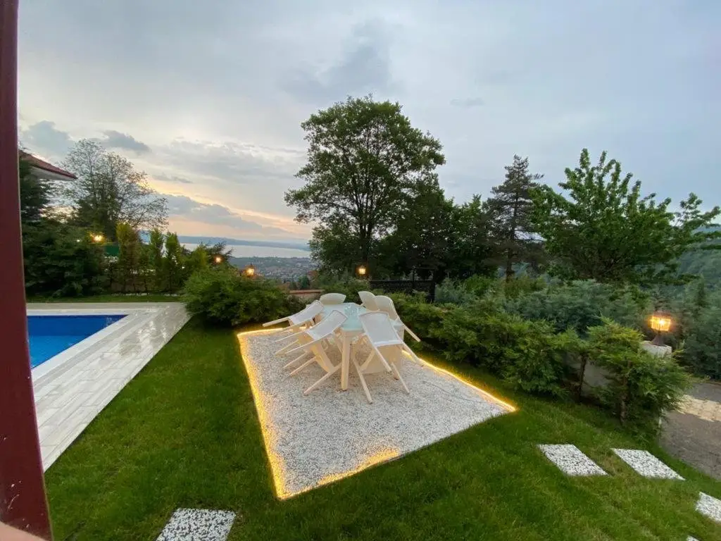 Sapancada Göl Manzarali Özel Havuzlu 3+1 Vi̇lla — фото 1