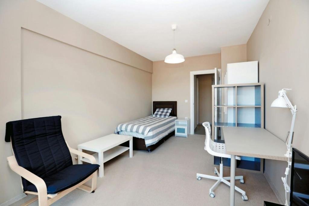 Урла: Private room in a two bedroom apartment