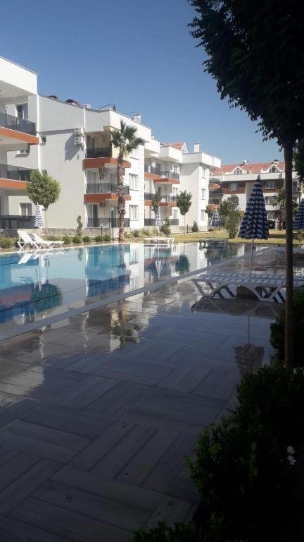 Holiday House with Pool — фото 1