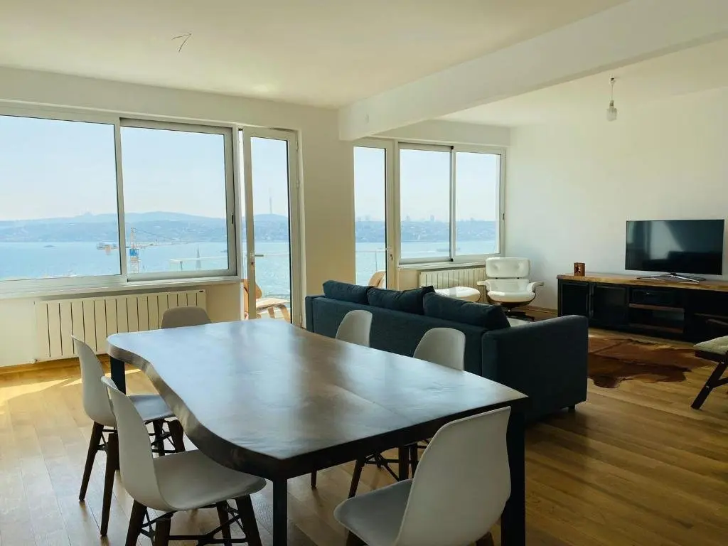 Стамбул: Bosphorus dominant renovated 120M apt with breathtaking view