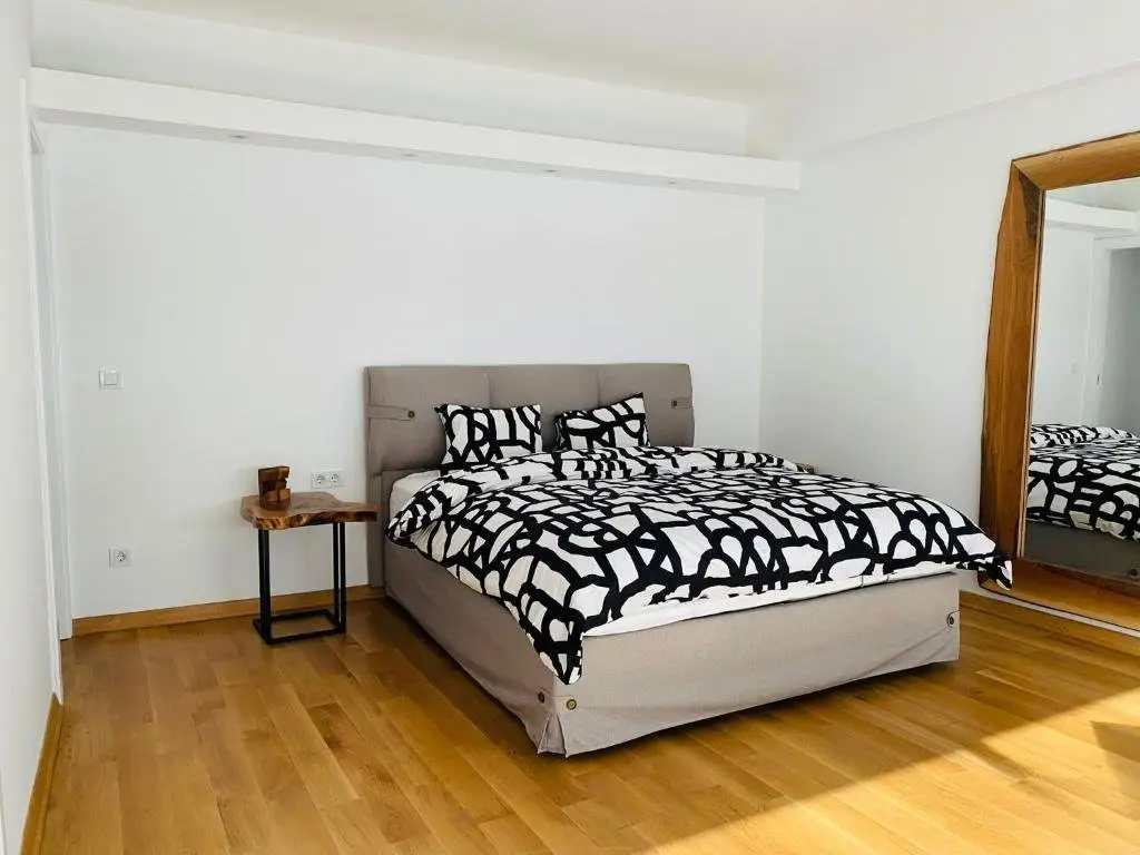 Стамбул: Bosphorus dominant renovated 120M apt with breathtaking view