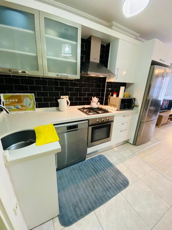 Стамбул: New Flat 1 Minutes To Metro it has elevetır
