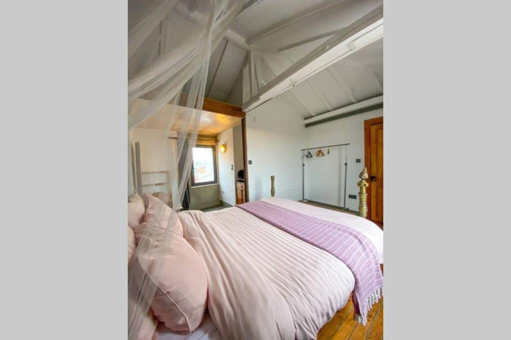 Стамбул: Unique LOFT with 2 BR, 2 Terraces and Amazing 360 Views!