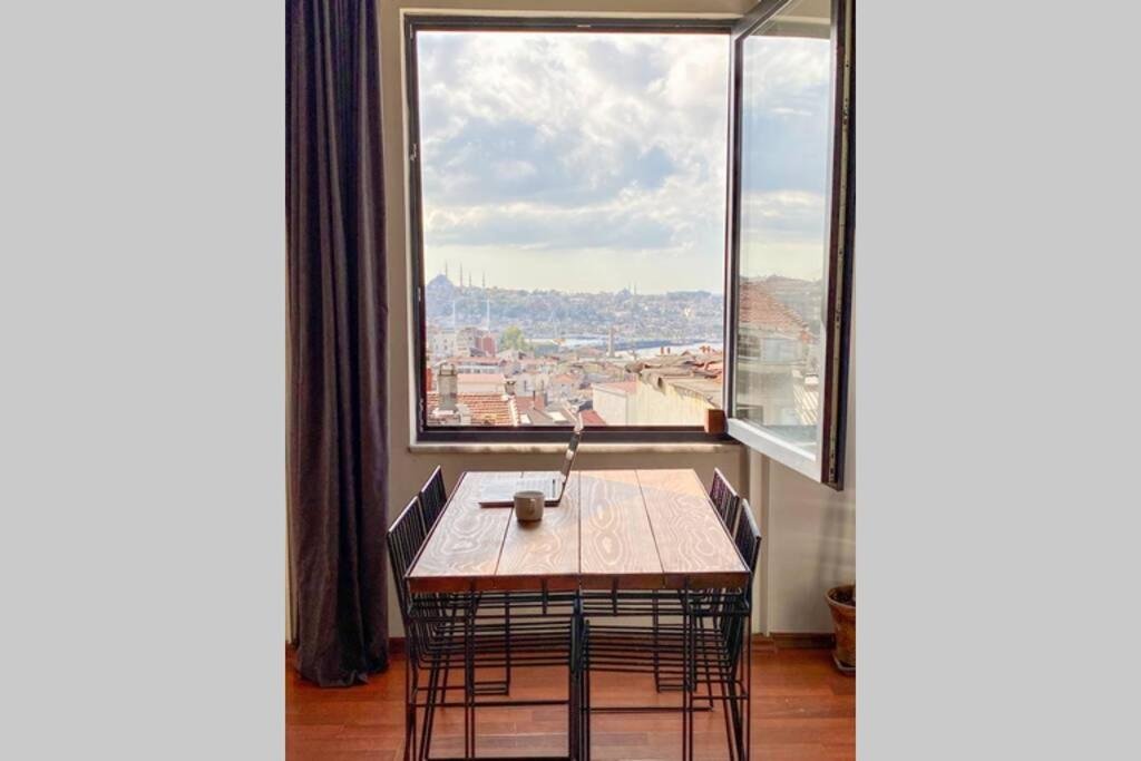 Стамбул: Unique LOFT with 2 BR, 2 Terraces and Amazing 360 Views!