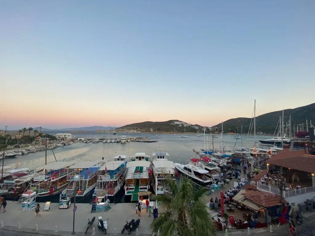 Датча: Datca Yat Limanı'Nda Denize Sıfır Genis Super Ev-1