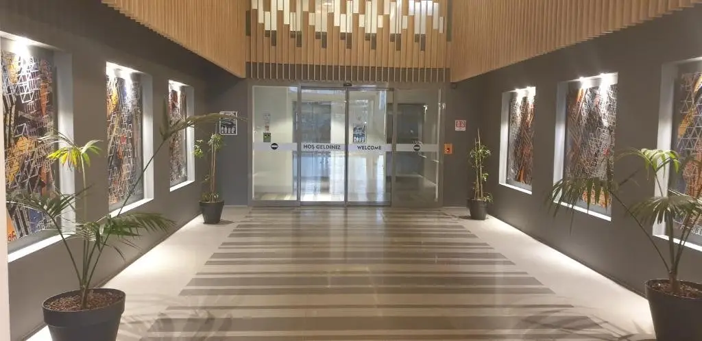 Стамбул: New and Lovely 2 Bedroom Apartment Next to Akbati Mall and the Tennis Academy
