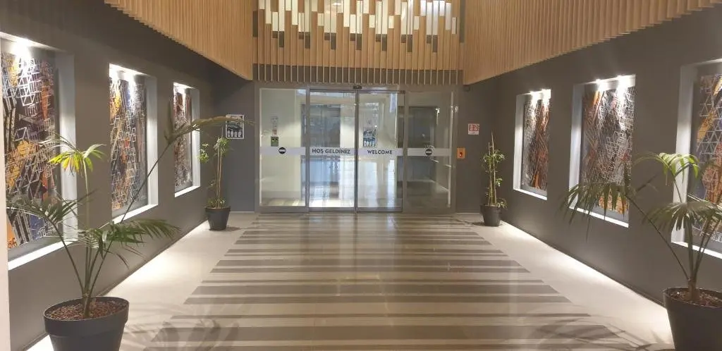 Стамбул: New and Lovely 2 Bedroom Apartment Next to Akbati Mall and the Tennis Academy