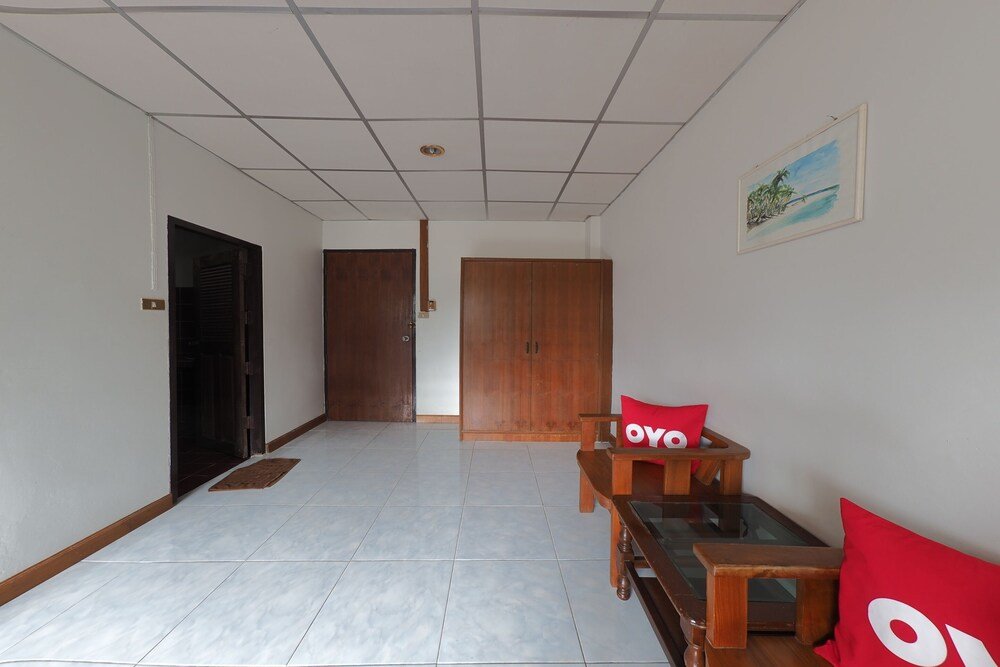 Dumrong Town Hotel by OYO Rooms — фото 1