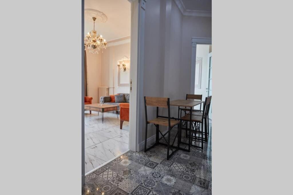 Стамбул: Taksim Square Apartment, Great View, Luxury