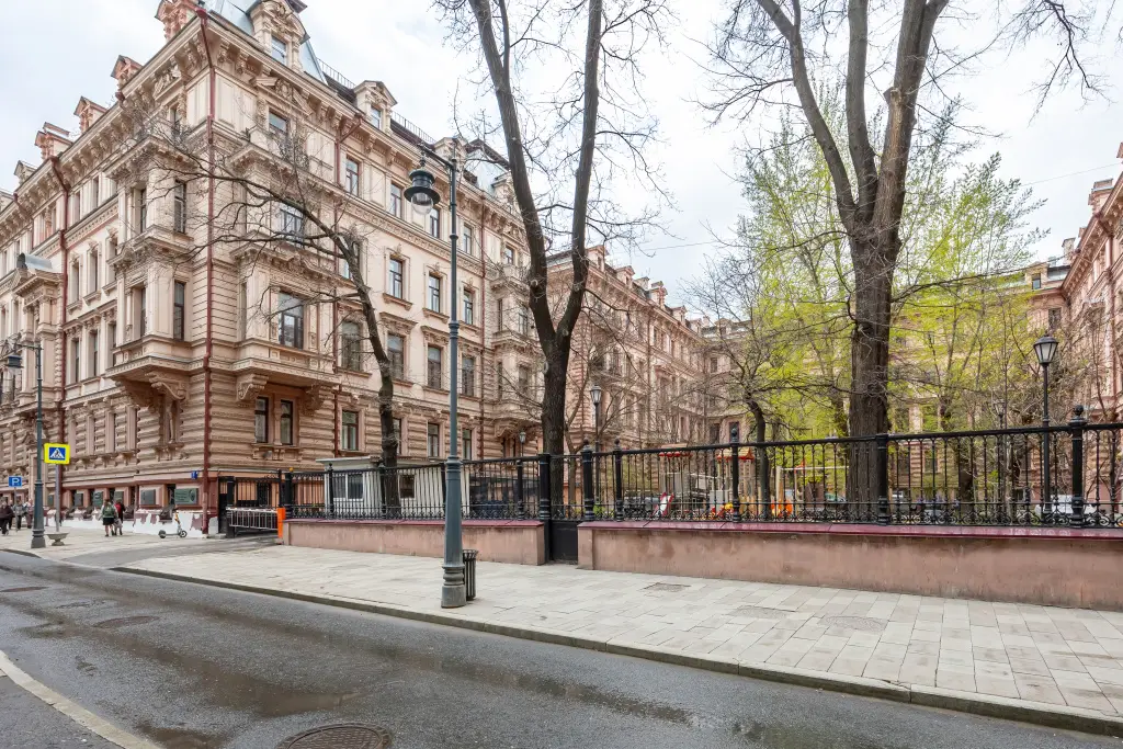 Москва: Двухкомнатная квартира возле Кремля