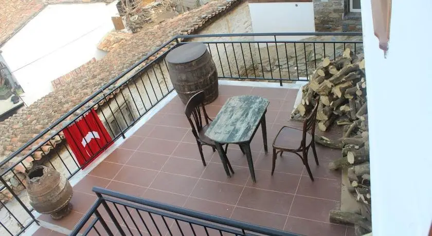 Шириндже: Thera House