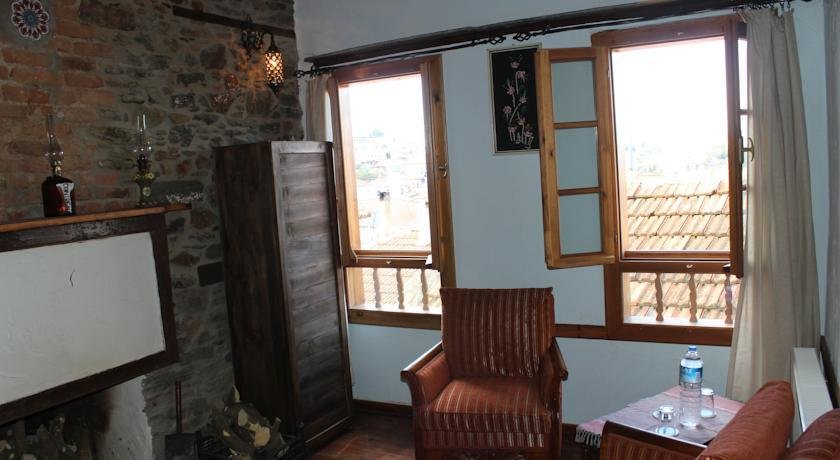 Шириндже: Thera House