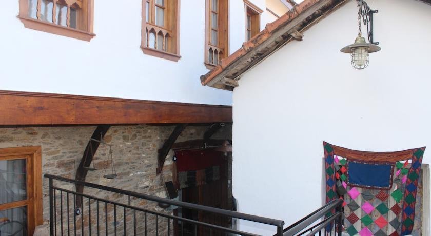 Шириндже: Thera House