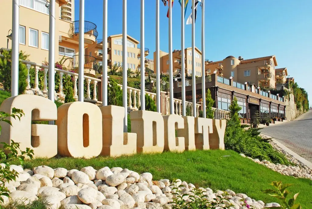 Goldcity 5 Stars Apartments — фото 1
