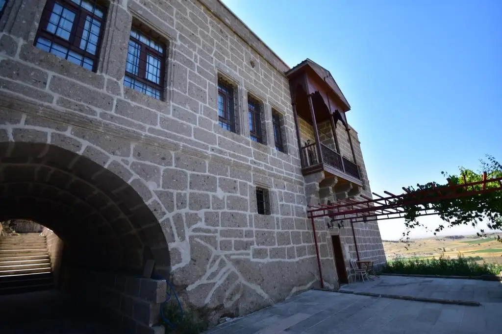 Гюзельюрт: Günalp Konağı