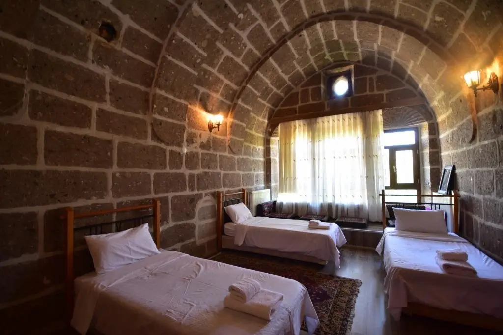 Гюзельюрт: Günalp Konağı
