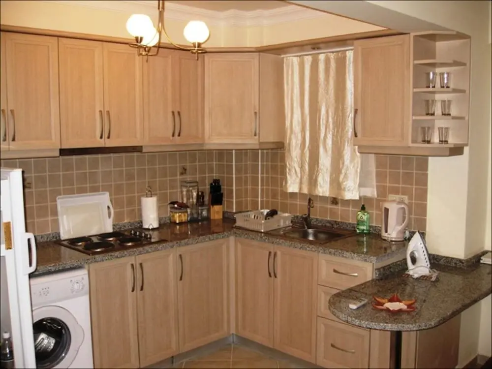 Милас: 2 Bed, 2 Bath Apartment On Private Site Within 300 Metres Of The Beach