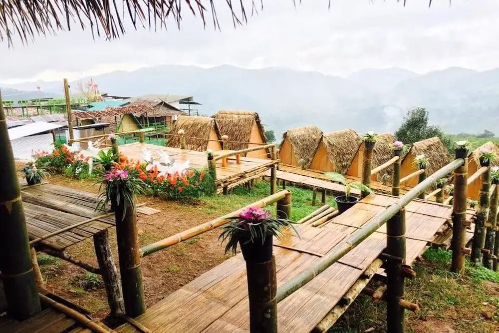 Кхунъюам: Baansookjai at Buatong