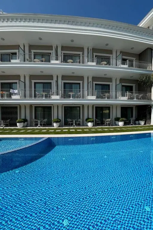 Чешме: As Otel