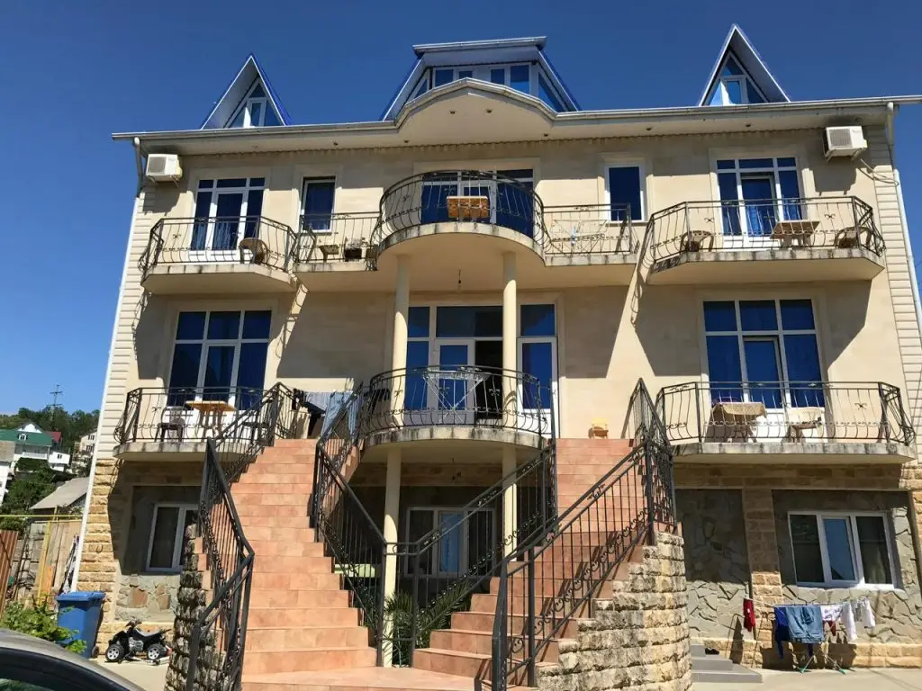 Красная Поляна: Na Fermerskoj Guest House