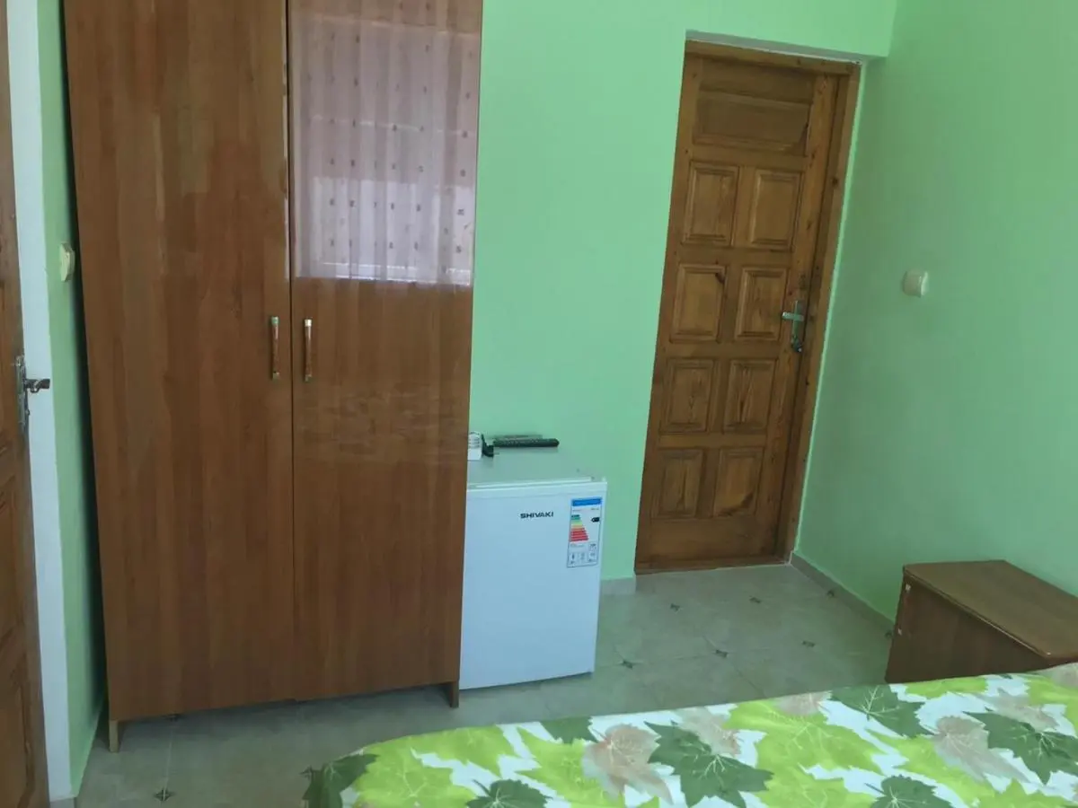 Лоо: Guest House Ostrov Sokrovishch