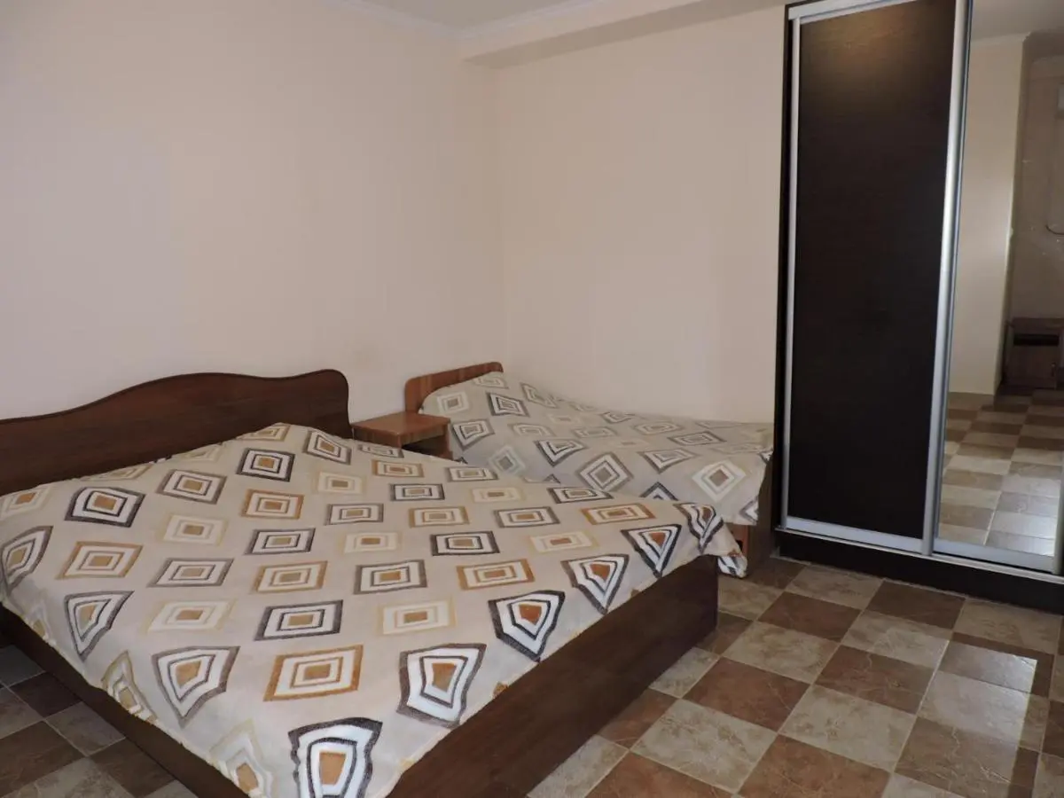 Лоо: Guest House Ostrov Sokrovishch