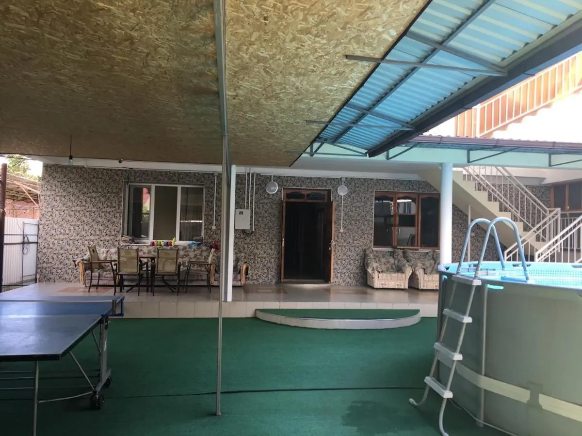 Лоо: Guest House Ostrov Sokrovishch