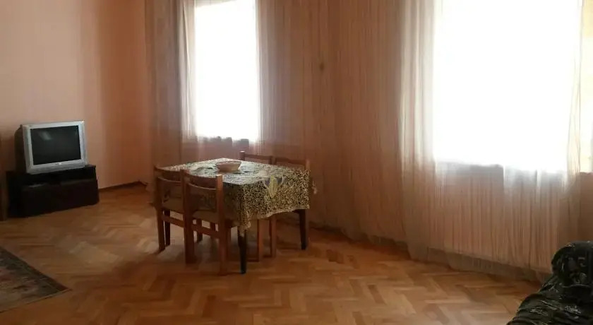 Ереван: Big House Small Price