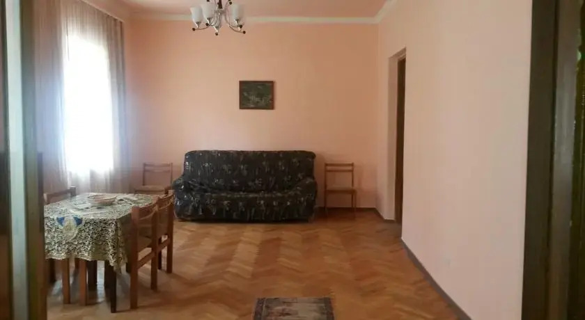 Ереван: Big House Small Price