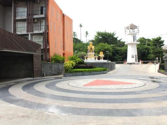 Bangrak Beach Apartments — фото 1
