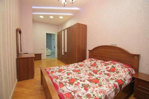 Баку: UZEIR GADGIBEKOVA 25 Street BULVAR